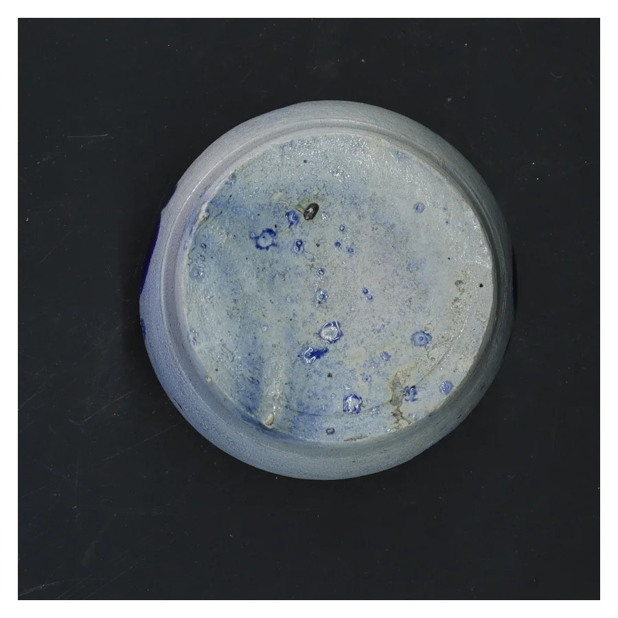 Keramikkrukke med blå dekoration (str. 9x9 cm)