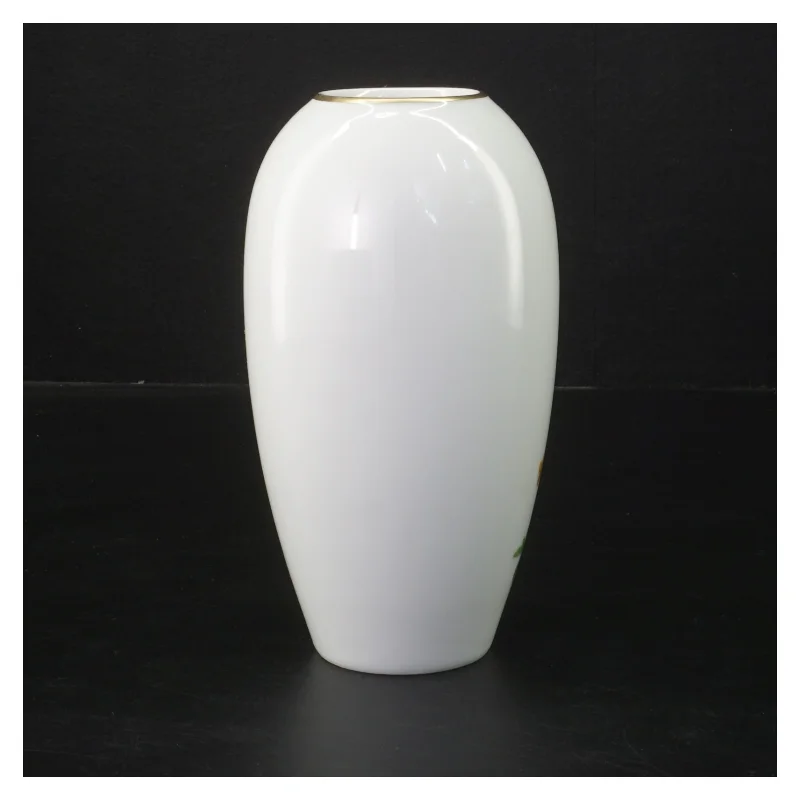 Porcelænsvase med blomsterdekoration (str. 16 cm)