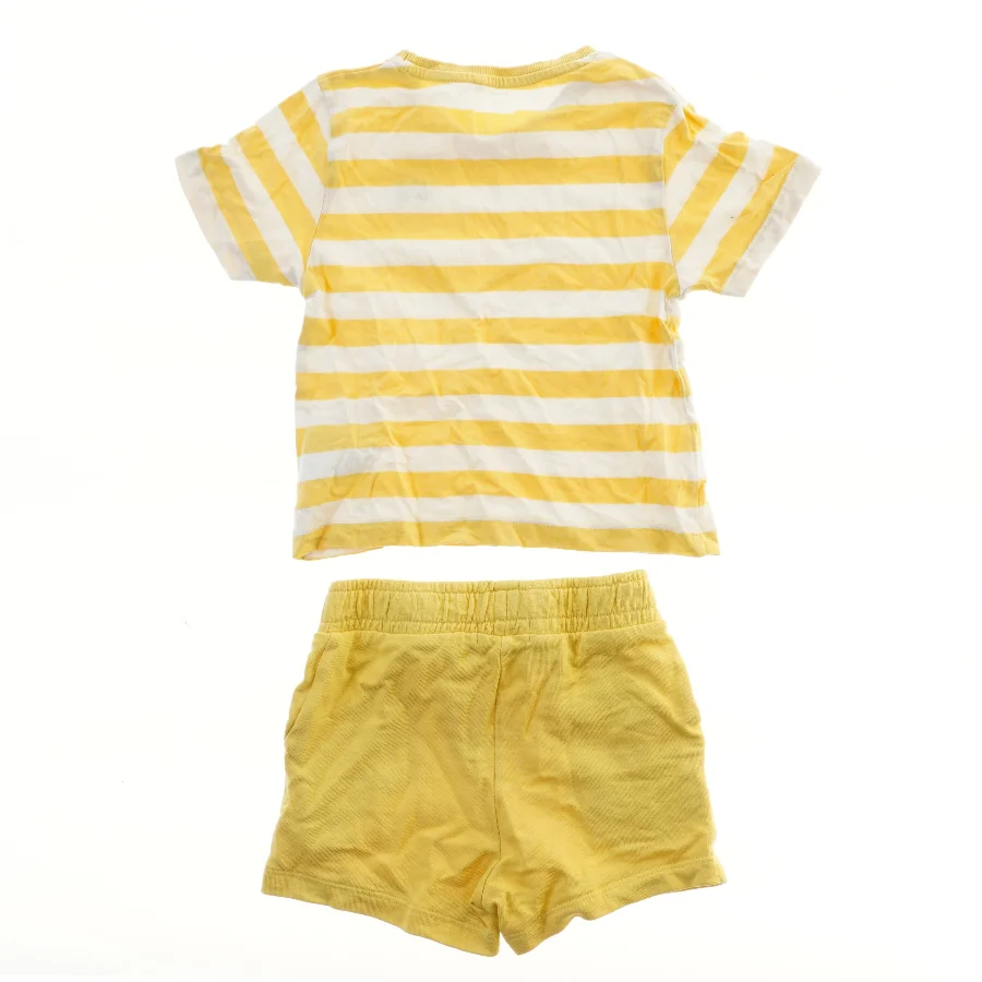 Stribet t-shirt og shorts sæt fra Name It (str. 92)