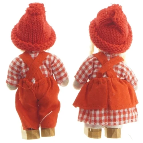 To nissedukker med rødt tøj og strikhuer (str. 2 stk 12 cm)