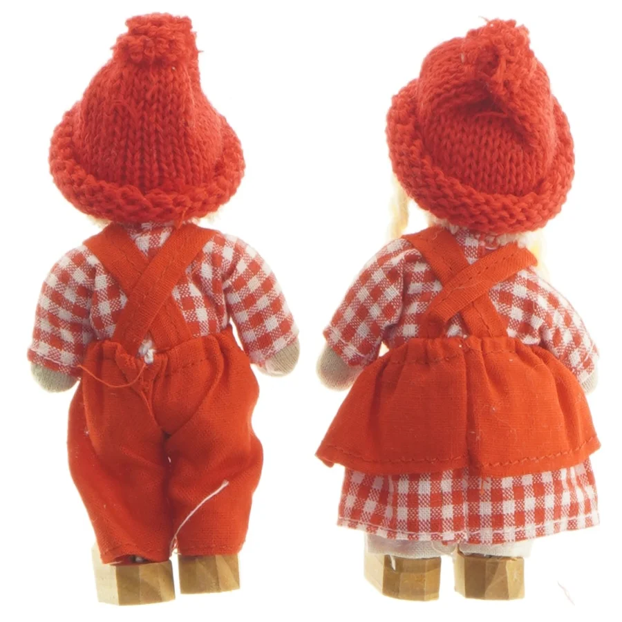To nissedukker med rødt tøj og strikhuer (str. 2 stk 12 cm)