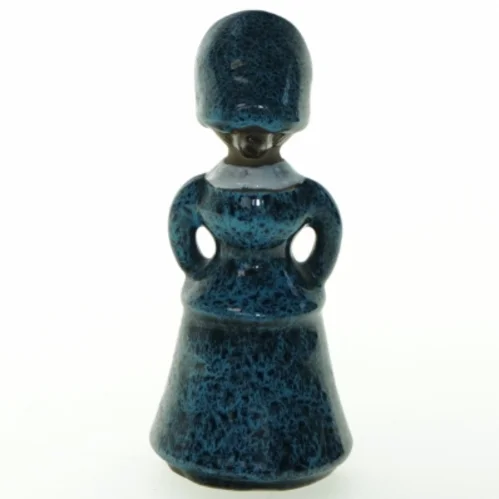 Keramikfigur af en kvinde (str. 15 cm)