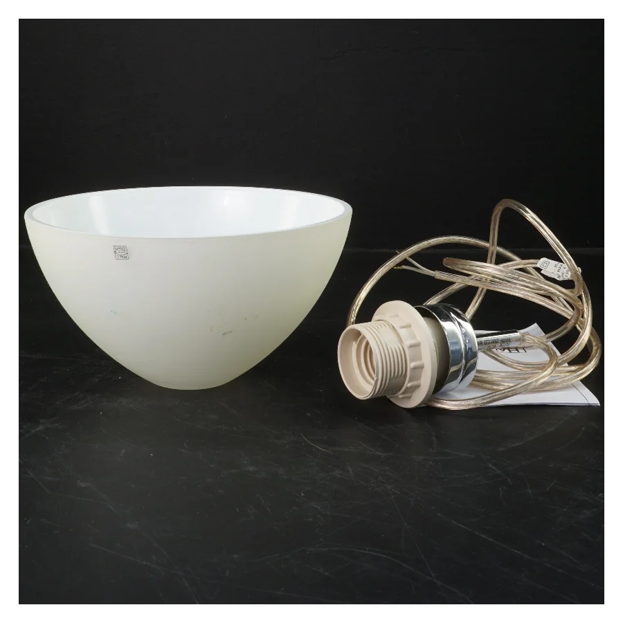 Moderne glas pendellampe fra Halo Tech Design (str. Ø 19,5 cm)