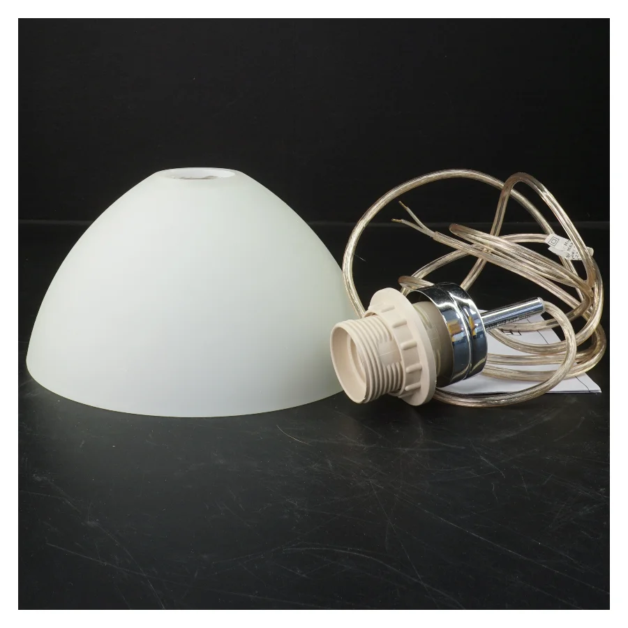 Moderne glas pendellampe fra Halo Tech Design (str. Ø 19,5 cm)