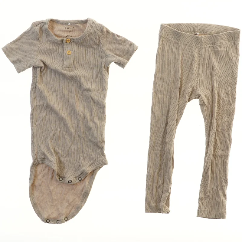 Sæt med kortærmet bodystocking og leggings fra Name It (str. 92)