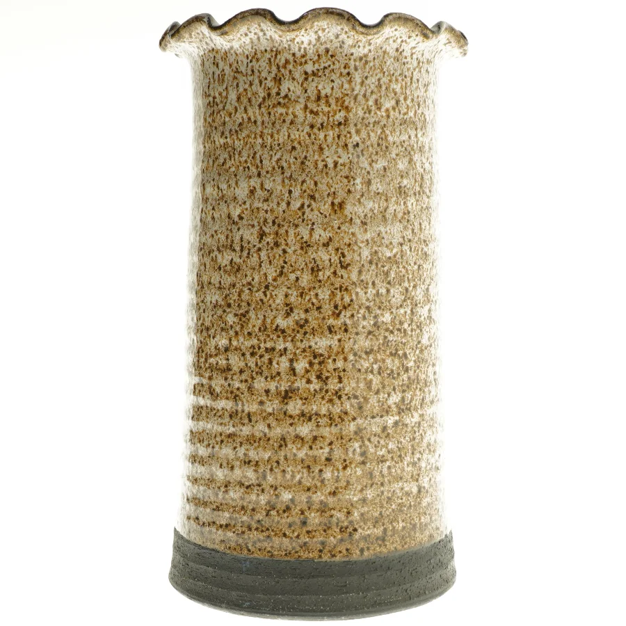 Keramisk vase med bølget kant af kaj henning (str. 28 cm)