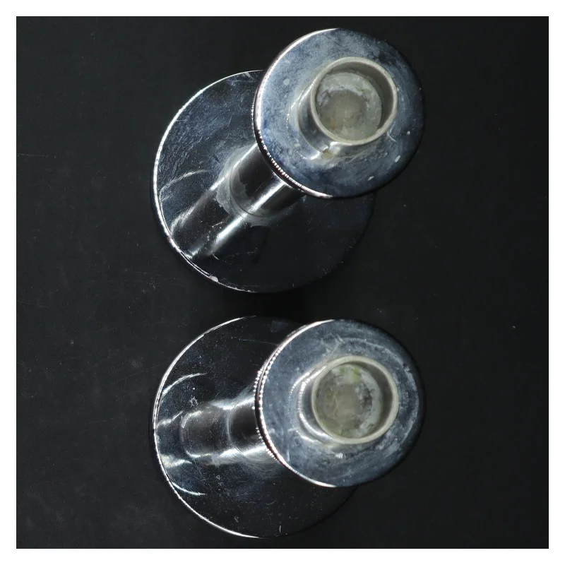 Sæt med 2 lysestager i stål fra Herstal fra Herstal (str. 20 cm. 2 styk)