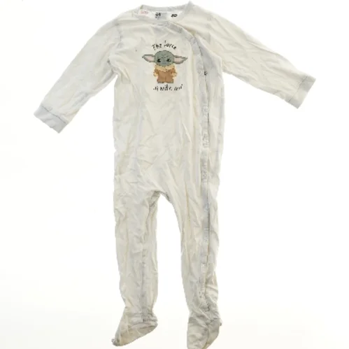 Babyheldragt med tryk fra H&M (str. 92)