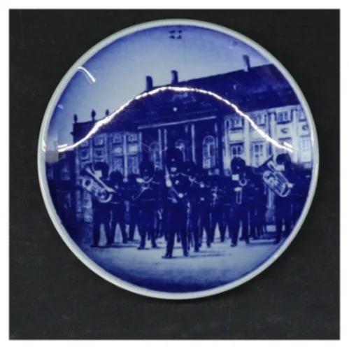 Blå og hvid porcelænstallerken med motiv fra Royal Copenhagen (str. Ø 8 cm)