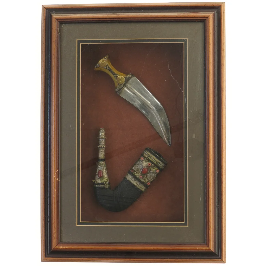 Dekorativ kniv i ramme (str. 52,5x37,5 cm)