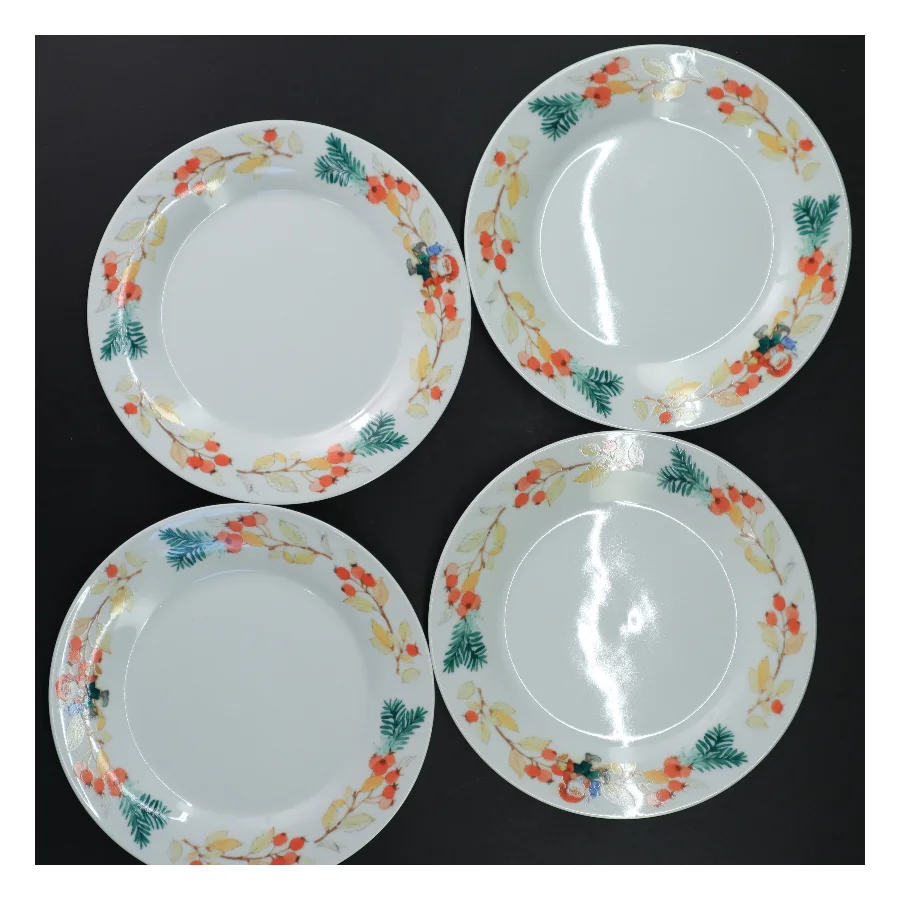 Sæt af fire tallerkener med julemotiv fra Mads Stage (str. Ø 19 cm)