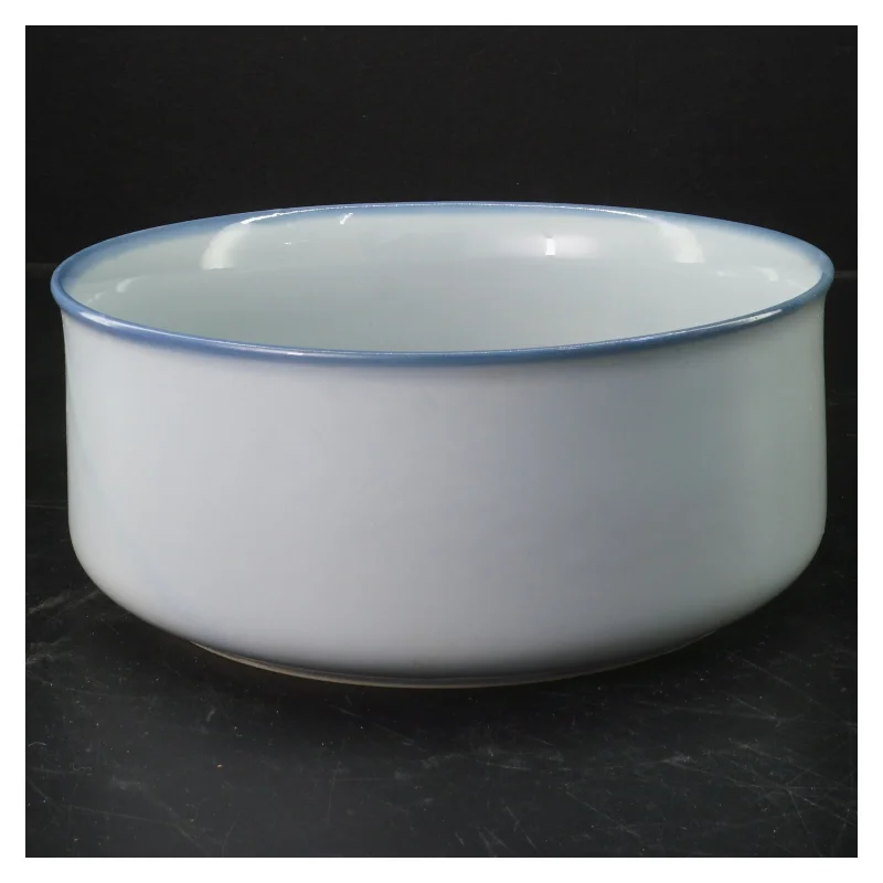 Hvid keramisk skål med blå kant (str. Ø 20,5 cm)