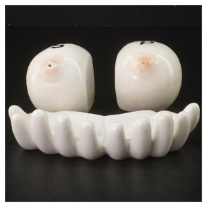 Sæt med salt- og peberbøsser (str. 14x9 cm)