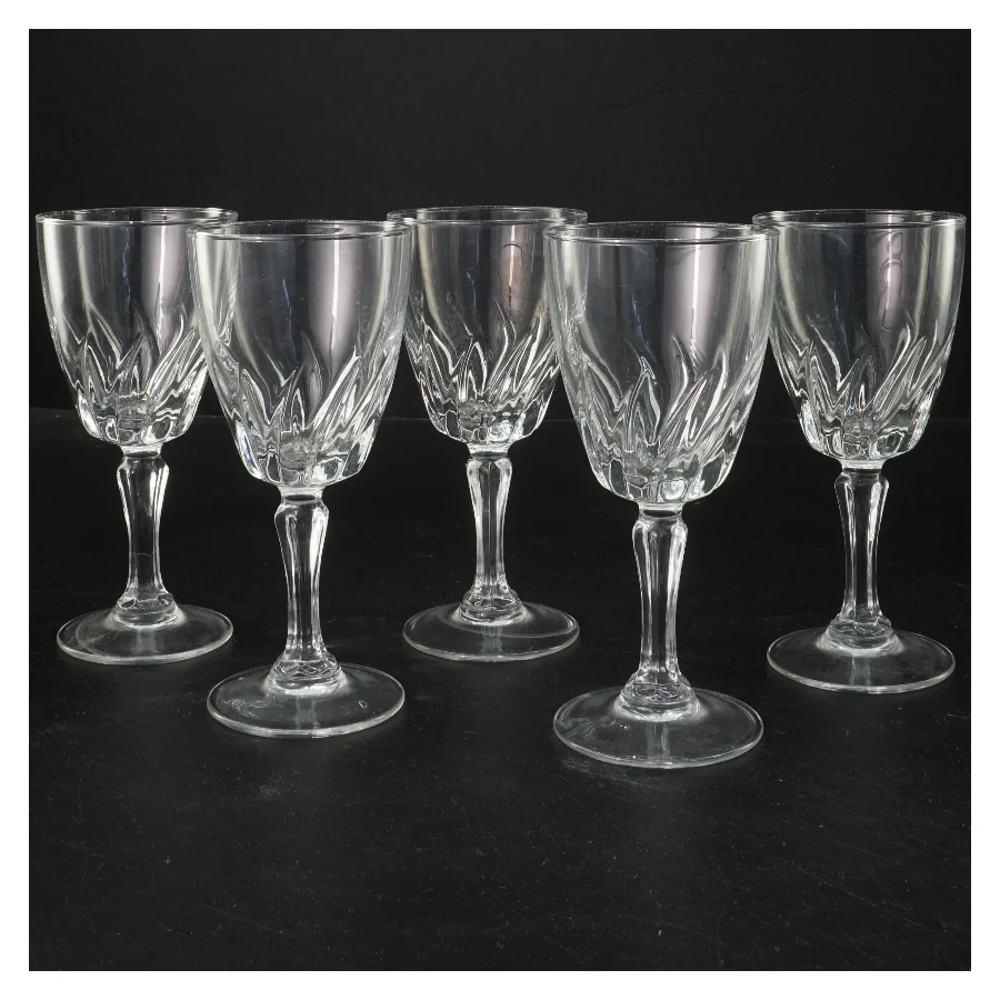 Sæt med 5 vinglas (str. 15,5x6 cm)