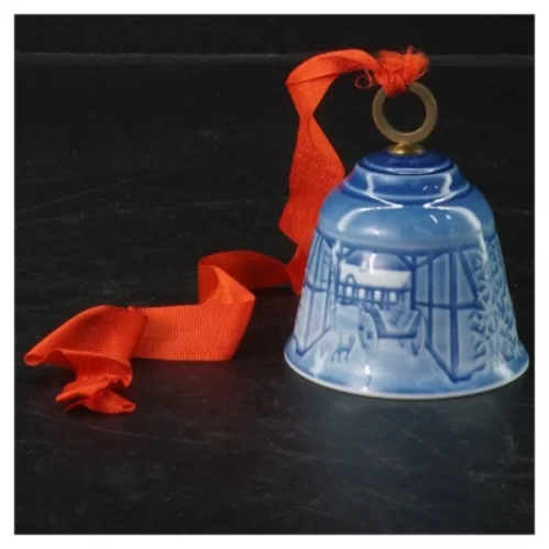 Porcelænsklokke med rød snor fra B&G (str. 8x7 cm)