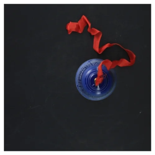 Porcelænsklokke med rød snor fra B&G (str. 8x7 cm)