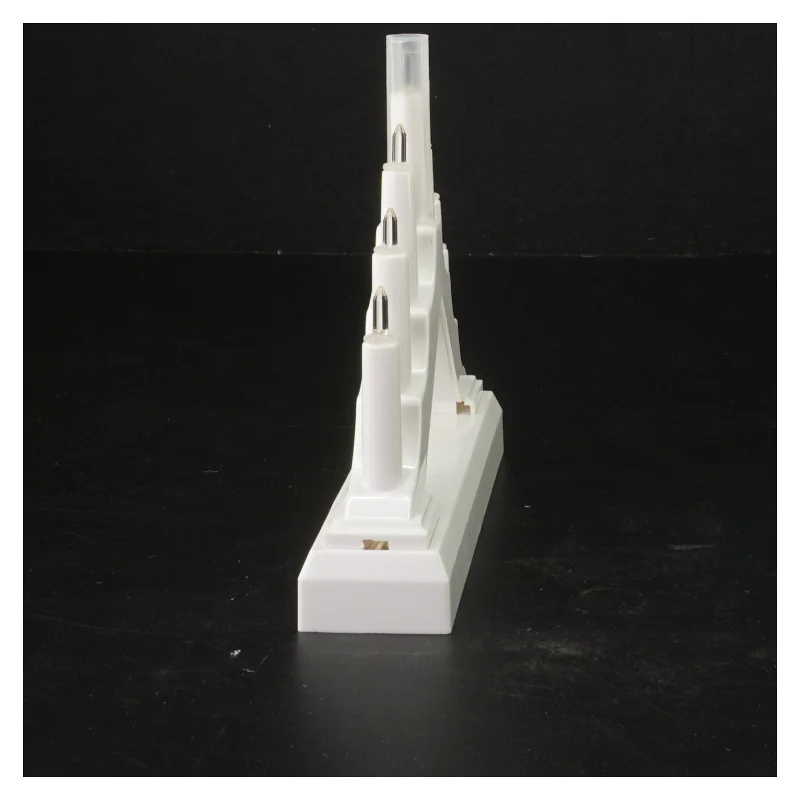 Hvid LED lysestage fra Nowel (str. 13x15,5x,5 cm)