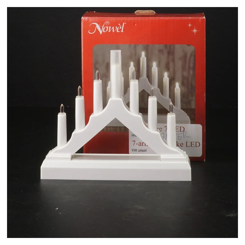 Hvid LED lysestage fra Nowel (str. 13x15,5x,5 cm)