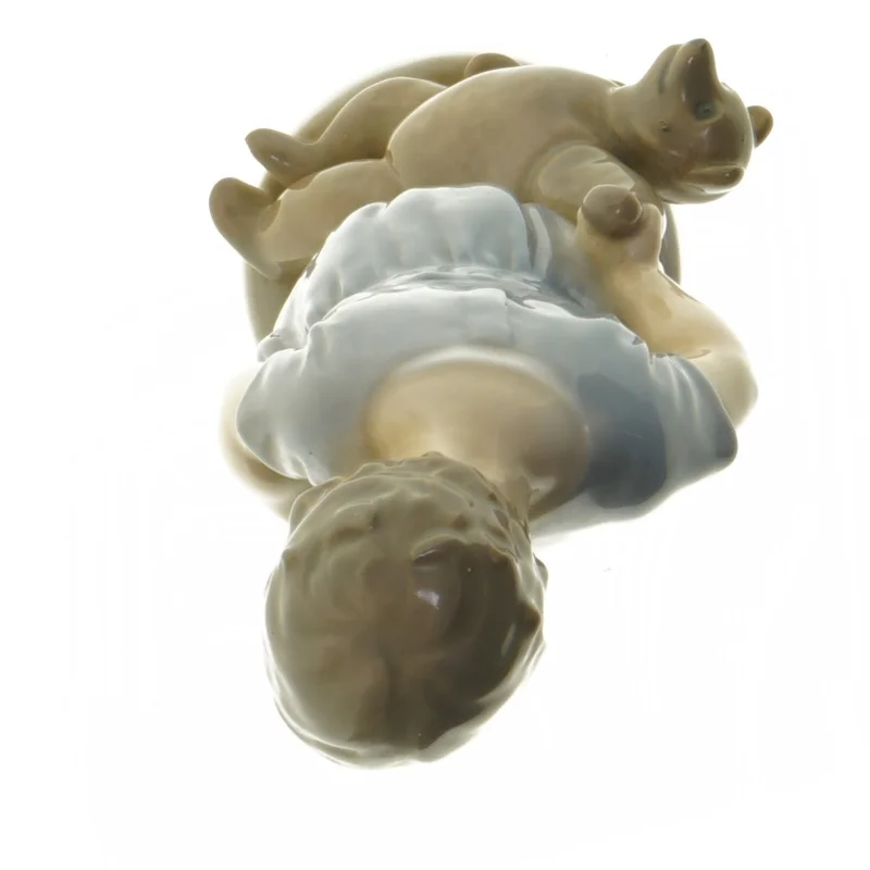 Porcelænsfigur af barn med bamse fra Royal Copenhagen (str. 19 cm)