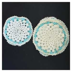 Sæt af hæklede bordskånere (str. Ø 16&ø19 cm)