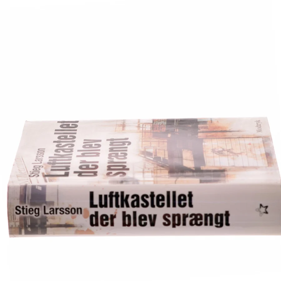 Luftkastelletderblevsprngt Stir up a Hornets' Nest of Girl. Shi Dige Larsen. the Danish Original. Hardcover](chinese Edition) af Stieg Larsson (Bog)