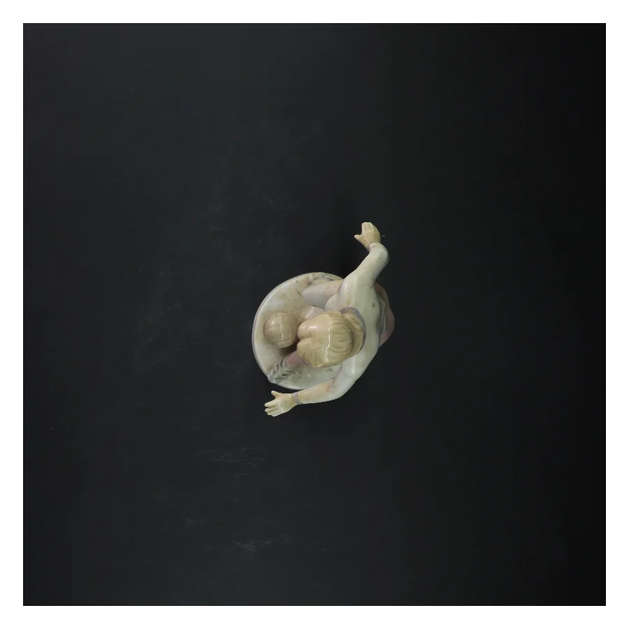 Porcelænsfigur af fodboldspiller (str. 22 cm)