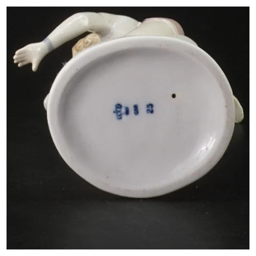 Porcelænsfigur af fodboldspiller (str. 22 cm)