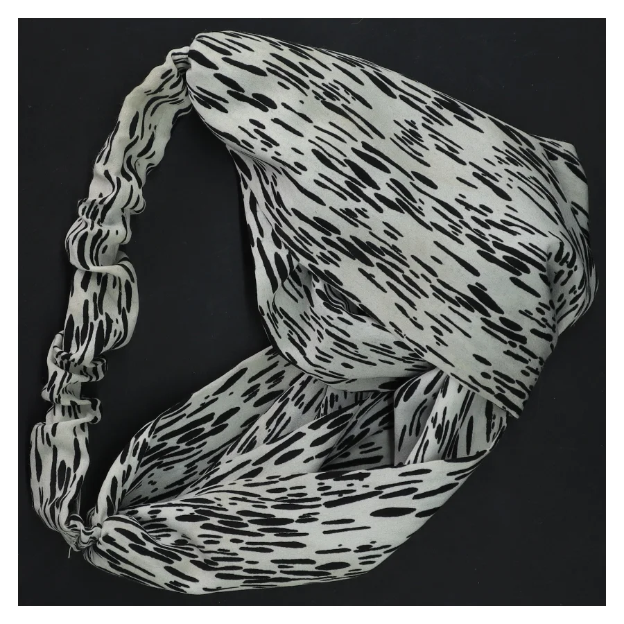 Grå og sort hårbånd fra Moss Copenhagen (str. 27 cm)