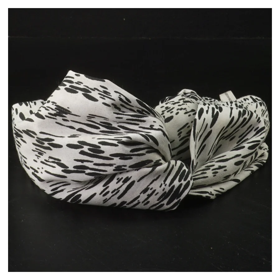 Grå og sort hårbånd fra Moss Copenhagen (str. 27 cm)