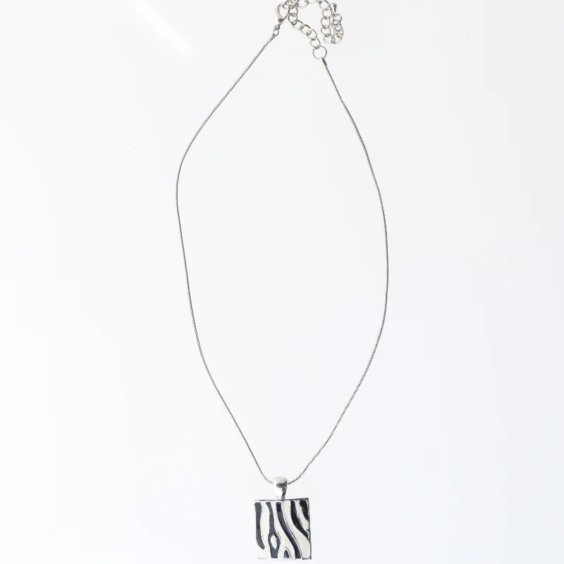 Sølv halskæde med zebra vedhæng (str. 42 cm)
