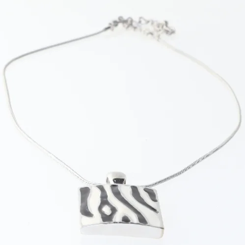 Sølv halskæde med zebra vedhæng (str. 42 cm)