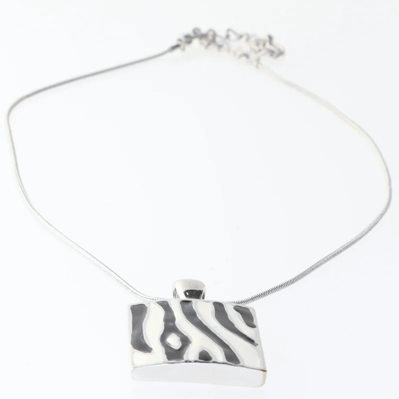 Sølv halskæde med zebra vedhæng (str. 42 cm)