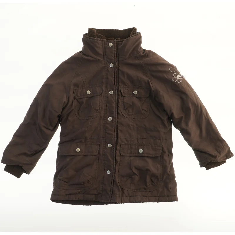 Vinterjakke med lommer og broderi fra Petipino (str. 116)