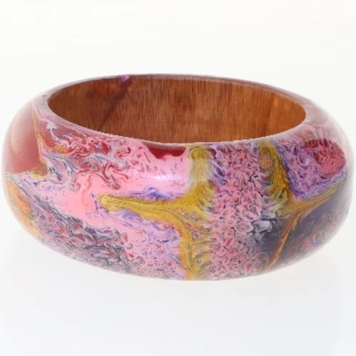 Dekoreret træarmbånd (str. Ø 9,5 cm)