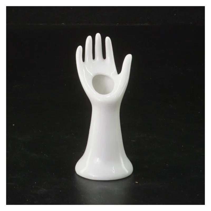 Hvid håndformet ringholder (str. 8 cm)