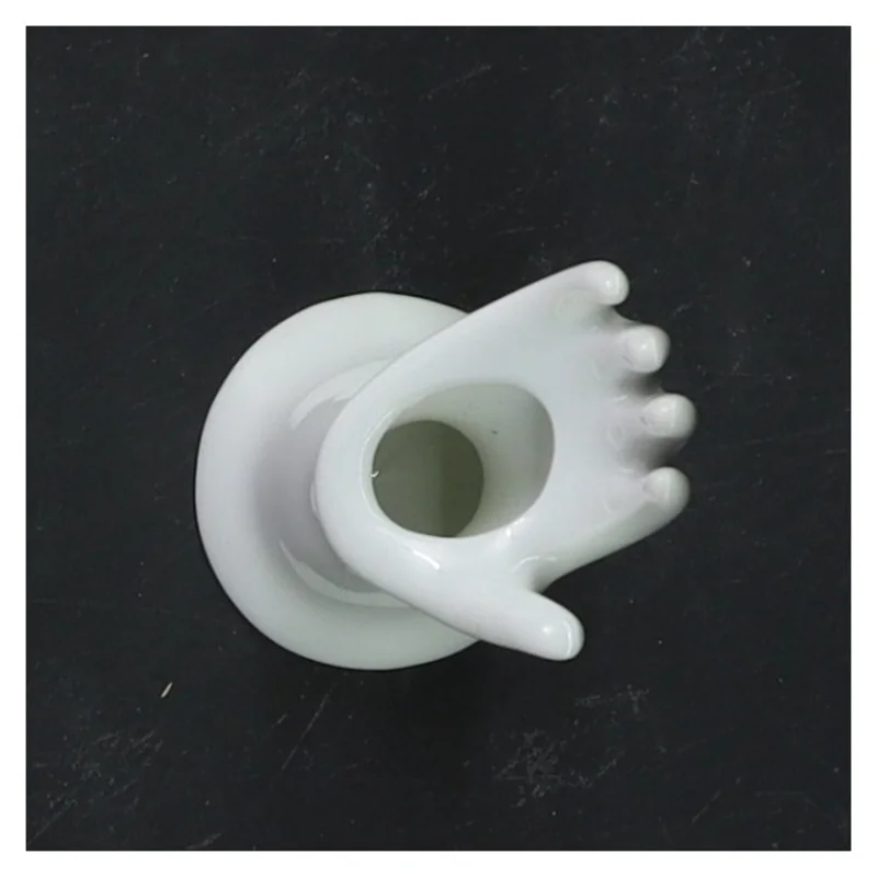 Hvid håndformet ringholder (str. 8 cm)