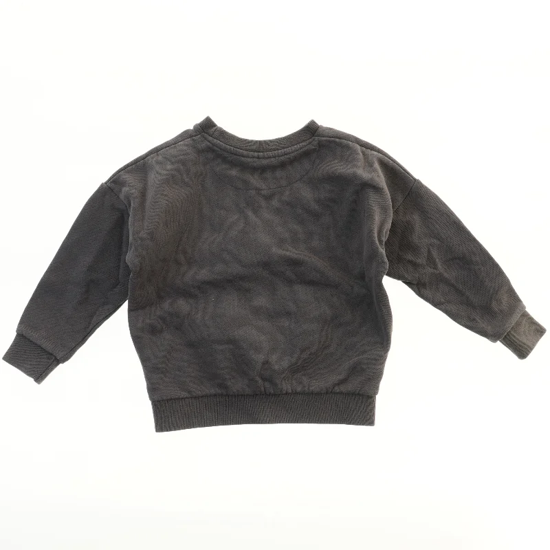 Børne sweatshirt med superheltemotiv fra Molo (str. 104)