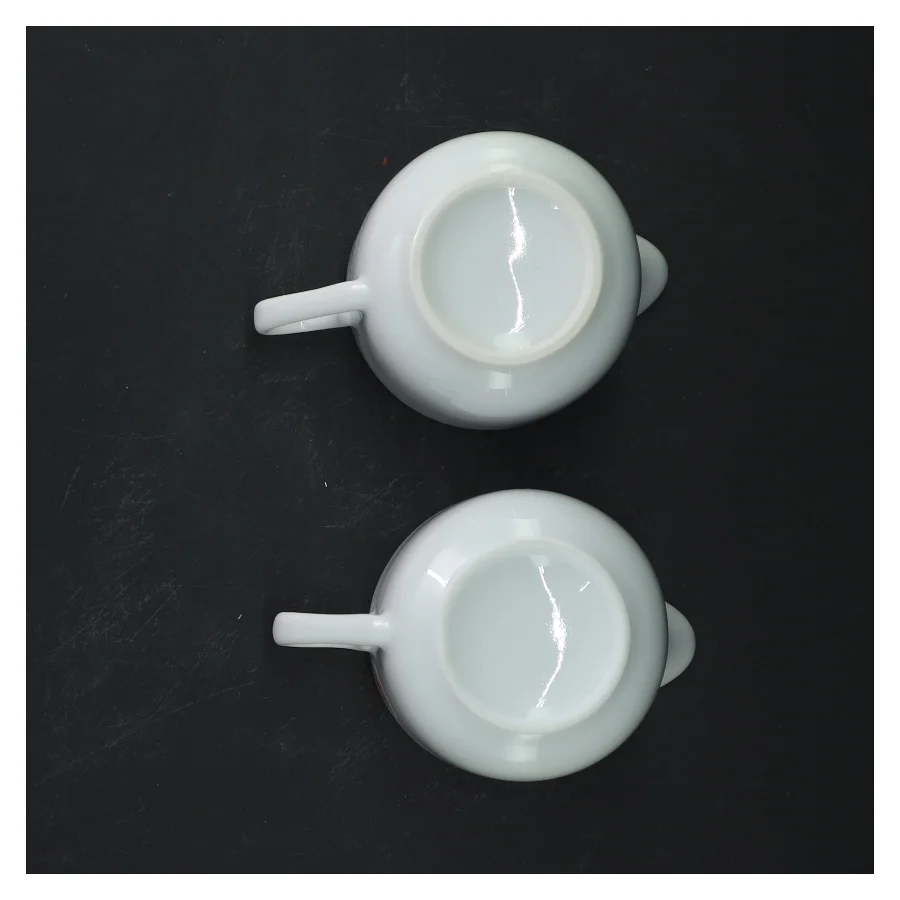 Sæt af to flødekander (str. 6 cm) fra Aida