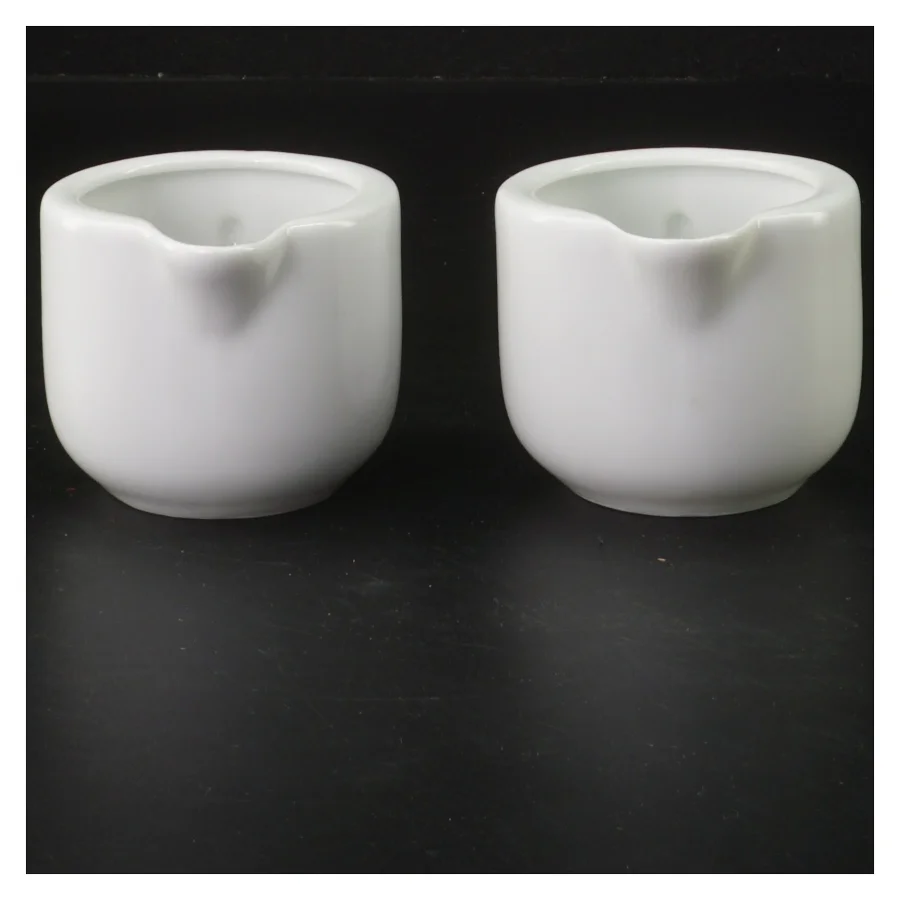 Sæt af to flødekander (str. 6 cm) fra Aida