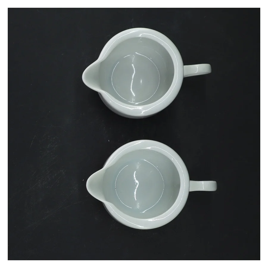 Sæt af to flødekander (str. 6 cm) fra Aida