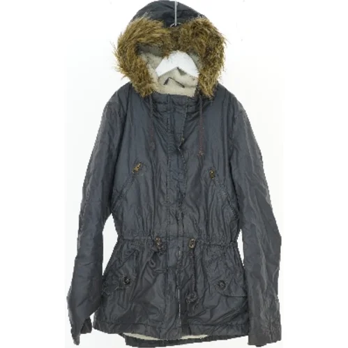 Vinterjakke med hætte og pelsdetaljer fra H&M (str. S)