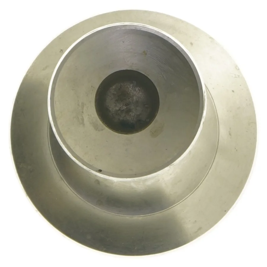 Sølvfarvet lysestage i metal (str. 20 cm)