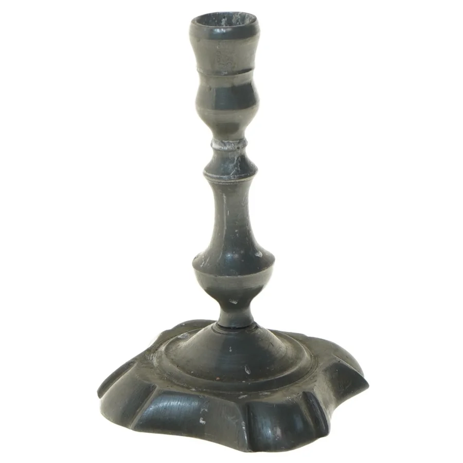 Grå metal lysestage (str. 15 cm)