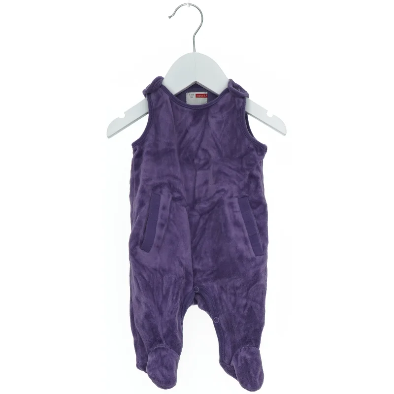 Lilla heldragt fra Name It (str. 56)