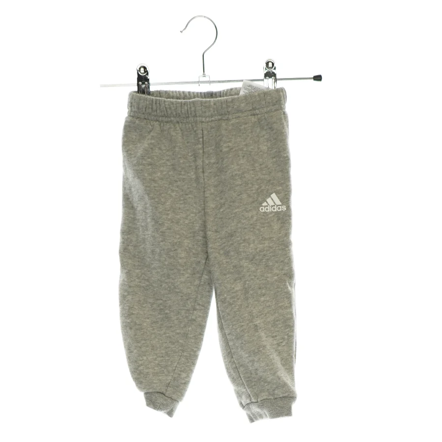 Sæt med bluse og bukser fra Adidas (str. 9-12 mdr.)