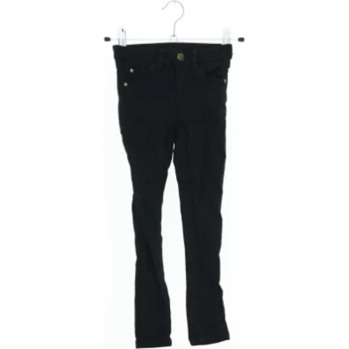 Sorte bukser fra The New (str. 116)