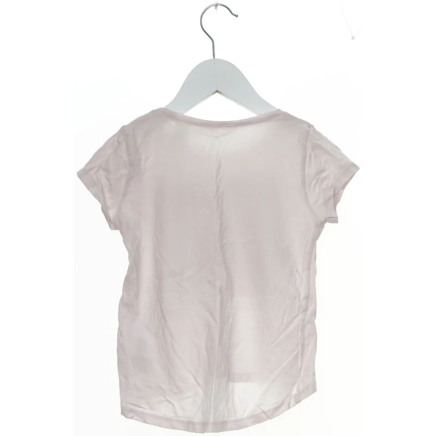 T-shirt med Disney motiv fra H&M (str. 110)