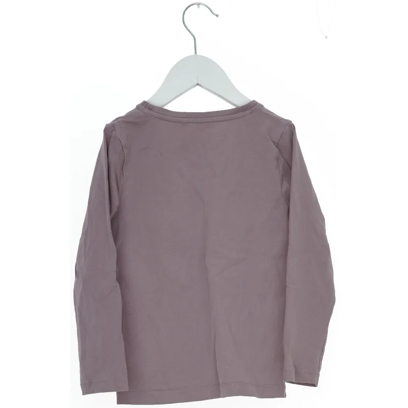 Langærmet trøje med regnbuemotiv fra Guppy (str. 110)