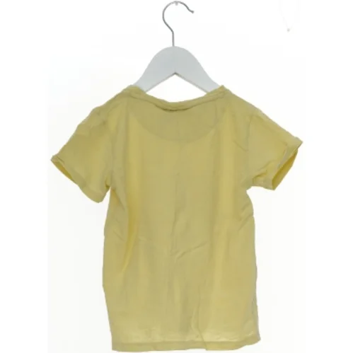 Børne t-shirt med regnbue fra Soft Gallery  (str. 110)