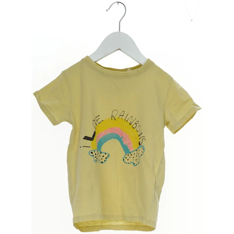 Børne t-shirt med regnbue fra Soft Gallery  (str. 110)